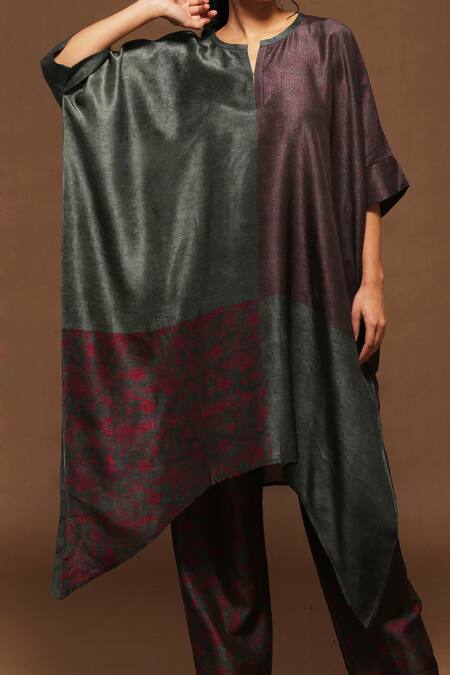 Buy_Clos_Grey Dupion Silk Abstract Notched Printed Kaftan Kurta And Pant Set _Online_at_Aza_Fashions