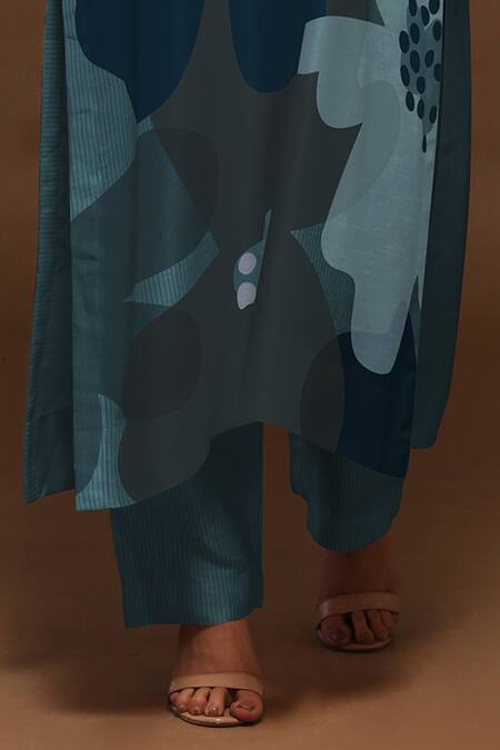 Clos_Blue Dupion Silk Floral Print V Neck Kurta And Pant Set _Online_at_Aza_Fashions
