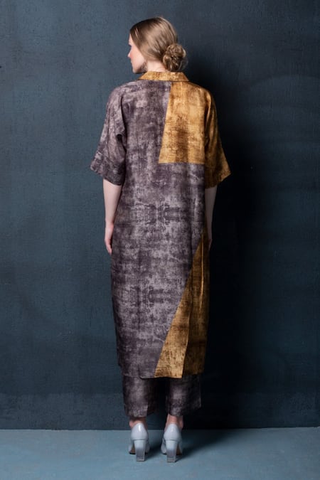 Shop Clos Gold Dupion Silk Abstract, Geometric Notched Collar Print Shirt Tunic And Pant Set at Aza Fashions Shop_Clos_Gold Dupion Silk Abstract, Geometric Notched Collar Print Shirt Tunic And Pant Set _at_Aza_Fashions