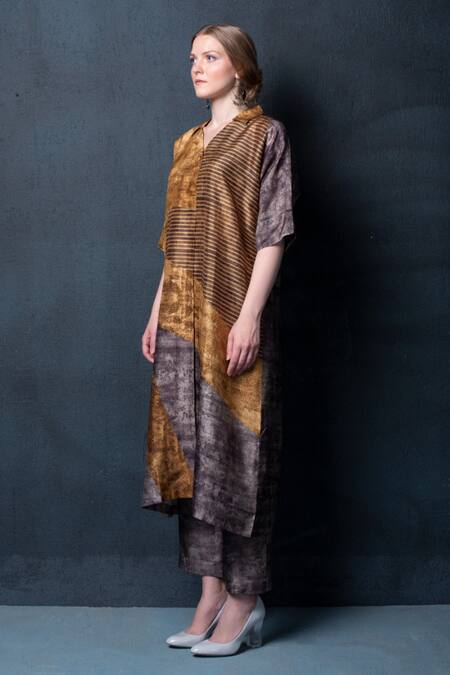 Clos Gold Dupion Silk Abstract, Geometric Notched Collar Print Shirt Tunic And Pant Set Online at Aza Fashions Clos_Gold Dupion Silk Abstract, Geometric Notched Collar Print Shirt Tunic And Pant Set _Online_at_Aza_Fashions