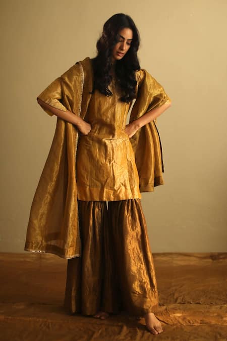 Shop Shorshe Clothing Gold Handloom Tissue Dupatta at Aza Fashions Shop_Shorshe Clothing_Gold Handloom Tissue Dupatta _at_Aza_Fashions