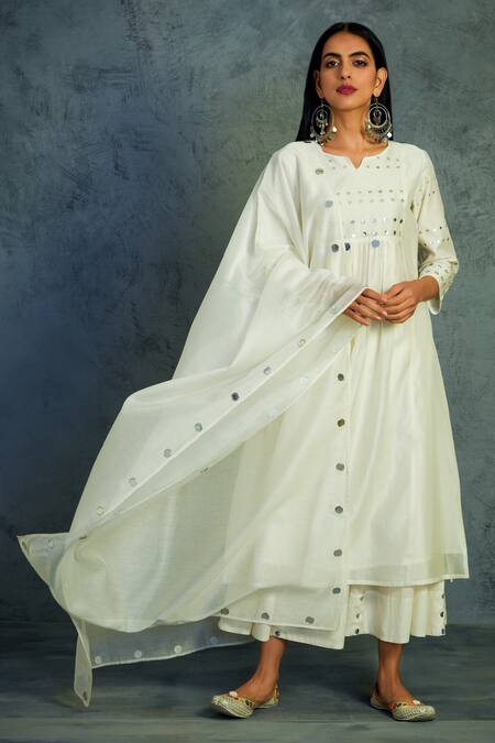 Buy_Charkhee_White Chanderi Round Kurta Set _Online_at_Aza_Fashions
