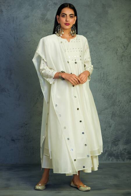 Shop_Charkhee_White Chanderi Round Kurta Set _Online_at_Aza_Fashions