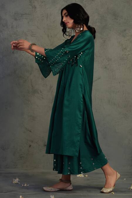 Charkhee_Green Cotton, Chanderi V Neck Pleated Kurta Set _Online_at_Aza_Fashions