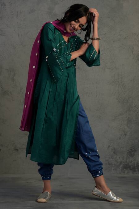 Charkhee_Green Cotton, Chanderi V Neck Pleated Kurta Set _Online_at_Aza_Fashions