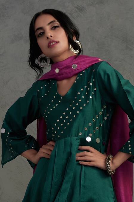 Shop Charkhee Green Cotton, Chanderi V Neck Pleated Kurta Set Online at Aza Fashions Shop_Charkhee_Green Cotton, Chanderi V Neck Pleated Kurta Set _Online_at_Aza_Fashions