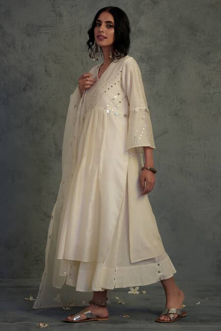Charkhee_White Cotton, Chanderi V Neck Pleated Kurta Set _Online_at_Aza_Fashions