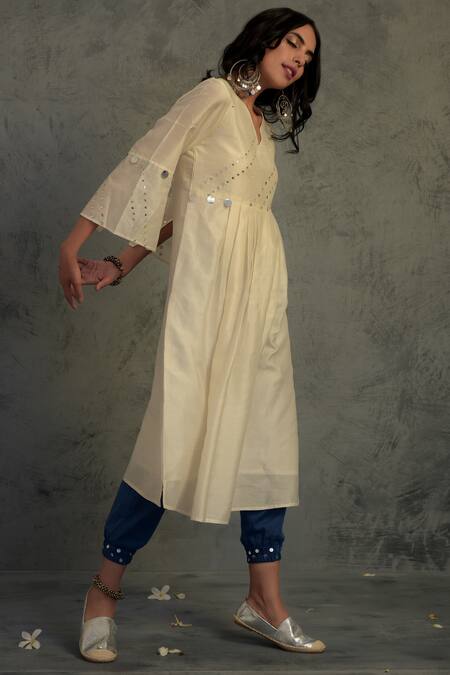 Charkhee_White Cotton, Chanderi V Neck Kurta Set _Online_at_Aza_Fashions