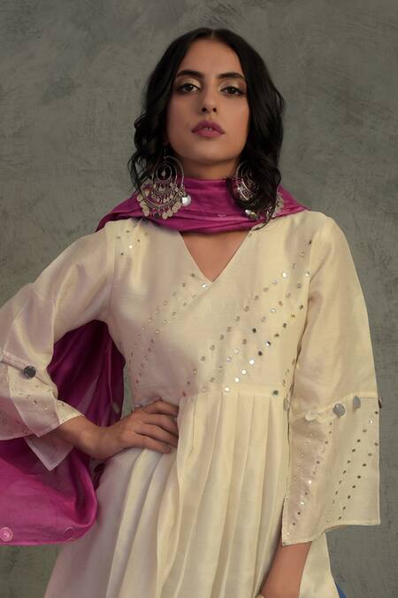 Buy Charkhee White Cotton, Chanderi V Neck Kurta Set Online at Aza Fashions Buy_Charkhee_White Cotton, Chanderi V Neck Kurta Set _Online_at_Aza_Fashions