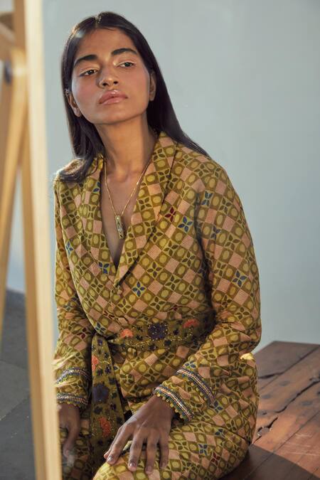Drishti & Zahabia Green Dupion Silk Lapel Collar Printed Blazer And Pant Set Online at Aza Fashions Drishti & Zahabia_Green Dupion Silk Lapel Collar Printed Blazer And Pant Set _Online_at_Aza_Fashions