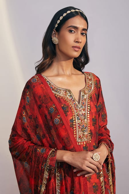 Drishti & Zahabia_Red Dupion  Dupatta Organza Round Floral Print Kurta Set_Online_at_Aza_Fashions