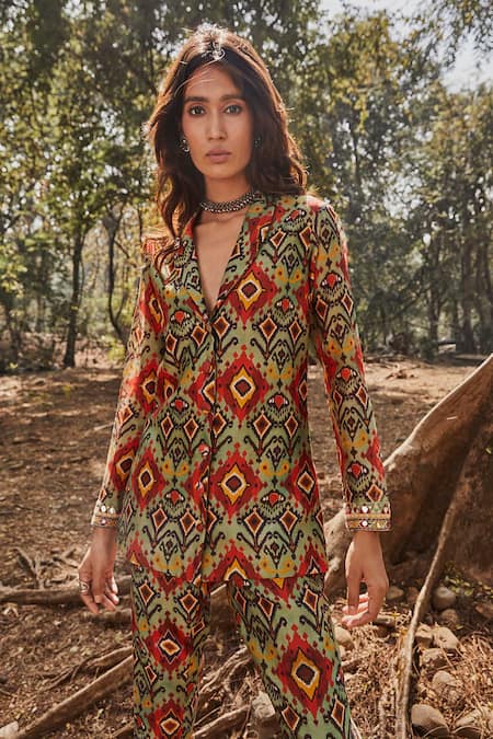 Drishti & Zahabia_Green Chanderi Silk Flap Lapel Ikat Print Jacket And Pant Set _Online_at_Aza_Fashions