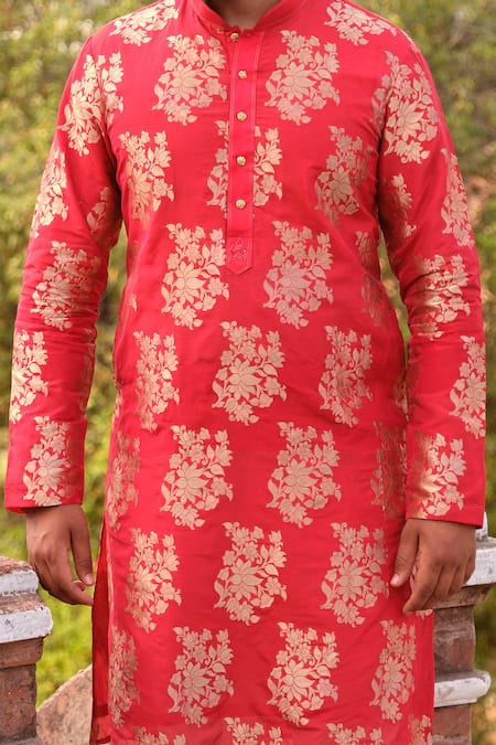 Nitesh Singh Chauhan_Red Pure Silk Brocade Floral Woven Kurta And Pant Set _at_Aza_Fashions