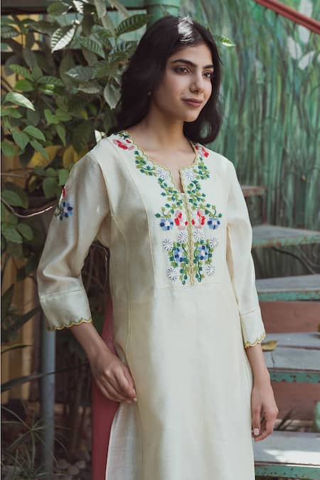 Raiman Yellow Chanderi Embroidered Floral Notched Kurta Set Online at Aza Fashions Raiman_Yellow Chanderi Embroidered Floral Notched Kurta Set _Online_at_Aza_Fashions