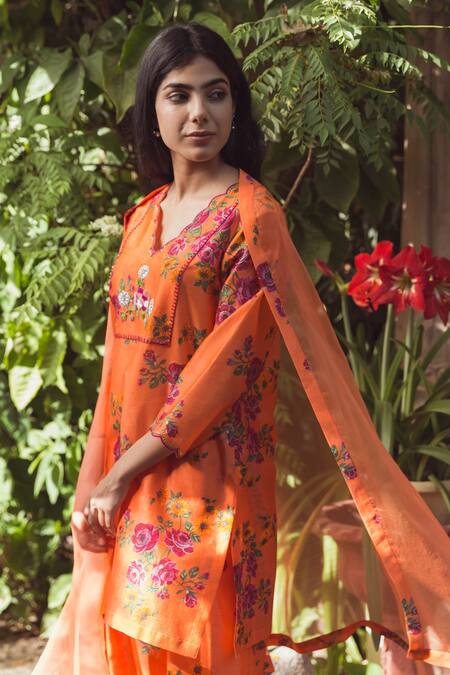 Buy_Raiman_Orange Chanderi Embroidery V-neck Floral Print Kurta Set _Online_at_Aza_Fashions