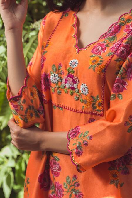 Shop_Raiman_Orange Chanderi Embroidery V-neck Floral Print Kurta Set _Online_at_Aza_Fashions