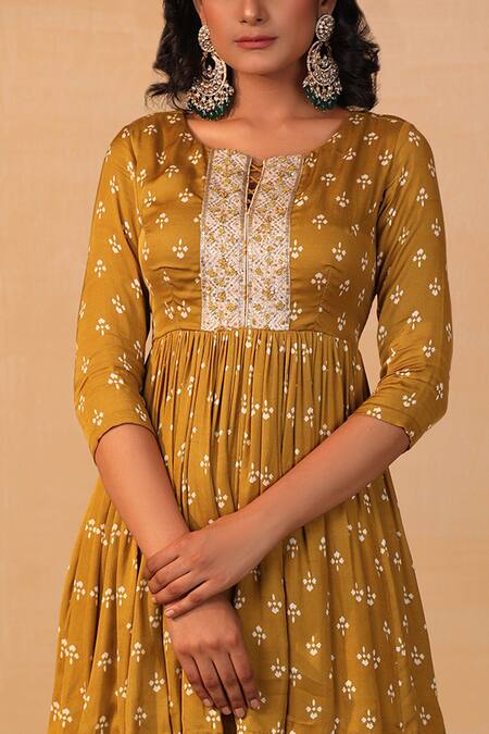 Esha Koul Yellow Modal Satin Notched Printed Kurta Set at Aza Fashions Esha Koul_Yellow Modal Satin Notched Printed Kurta Set _at_Aza_Fashions