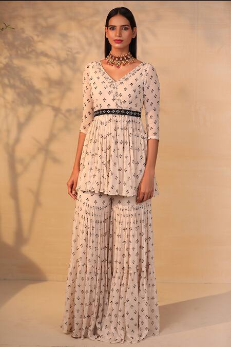 Esha Koul_White Georgette V Neck Printed Kurta Set _Online_at_Aza_Fashions