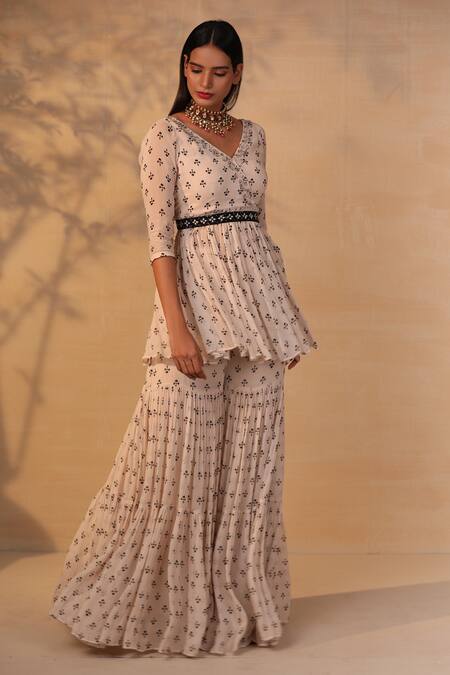 Buy_Esha Koul_White Georgette V Neck Printed Kurta Set _Online_at_Aza_Fashions