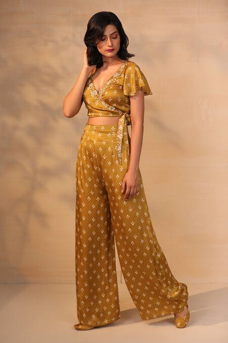 Shop_Esha Koul_Yellow Printed Juttis _at_Aza_Fashions
