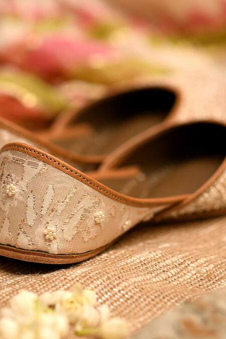Buy_Coral Haze_Ivory Glass Bead Ellie Jacquard Embroidered Juttis_Online_at_Aza_Fashions