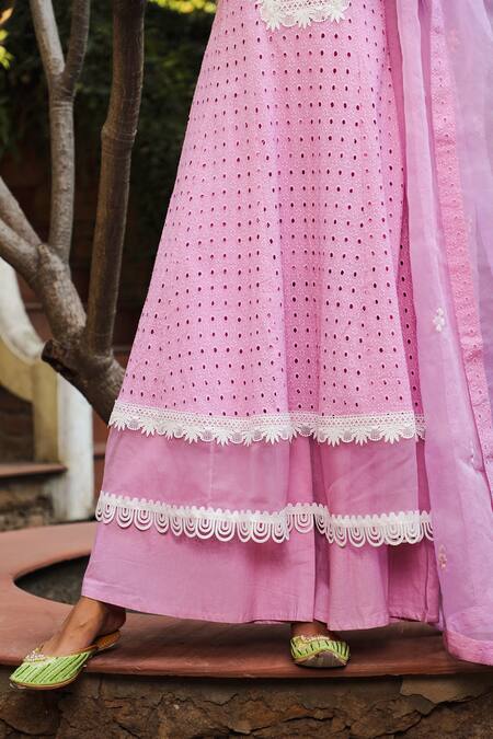 Buy_Enaarah_Pink Embroidered Thread Work Notched Rosa Kurta Skirt Set _Online_at_Aza_Fashions