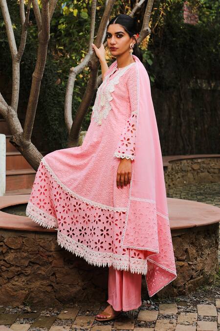 Enaarah_Pink Embroidered Thread Work Notched Bell Sleeve Kurta Sharara Set _Online_at_Aza_Fashions