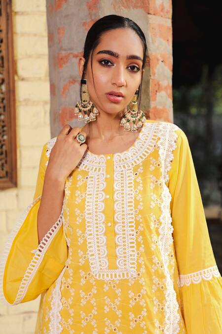 Enaarah_Yellow Embroidered Thread Work Round Amber Kurta Set _Online_at_Aza_Fashions