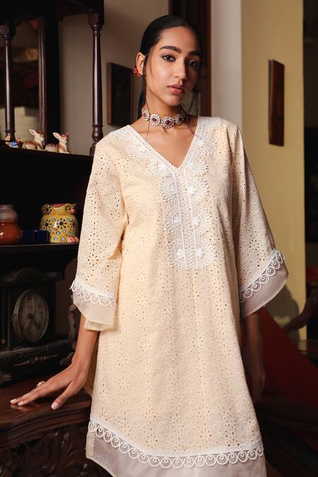 Enaarah_Beige Embroidered Thread Work V Neck Hazel Straight Kurta Set _Online_at_Aza_Fashions