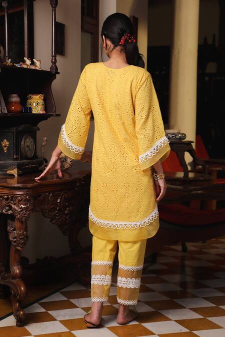 Shop Enaarah Yellow Embroidered Thread Work V Neck Sunflower Kurta Set at Aza Fashions Shop_Enaarah_Yellow Embroidered Thread Work V Neck Sunflower Kurta Set _at_Aza_Fashions