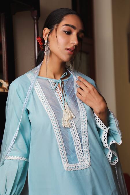 Enaarah_Blue Embroidered Thread Work Notched Talia Cotton Kurta Palazzo Set _Online_at_Aza_Fashions
