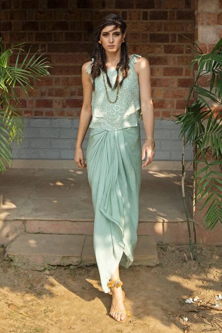 Enech Embellished Top & Skirt Set 