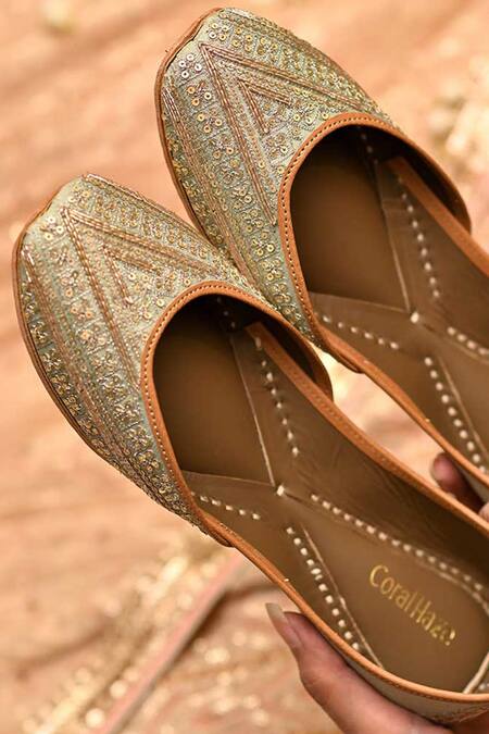 Coral Haze Green Embroidered Escada Juttis Online at Aza Fashions Coral Haze_Green Embroidered Escada Juttis_Online_at_Aza_Fashions