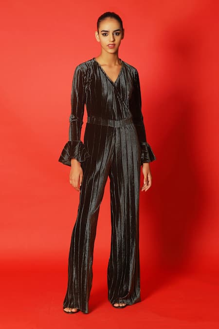 Share more than 100 black velvet jumpsuit latest
