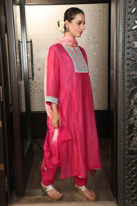 Falguni.Foram_Pink Dupatta Silk, Kurta And Pant Chanderi Silk, Slip Block Printed Mal Set _Online_at_Aza_Fashions