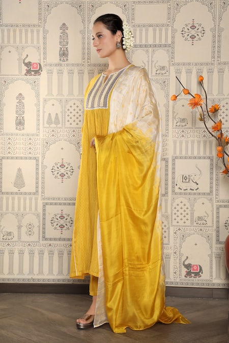Falguni.Foram_Yellow Dupatta Silk, Kurta And Pant Chanderi Silk, Slip Block Printed Mal Set _Online_at_Aza_Fashions