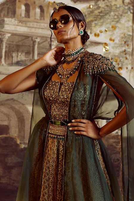 Deepika stuns for designer Anju Modi at Bajirao Mastani song launch |  Bollywood fashion, Indian fashion, Indian outfits