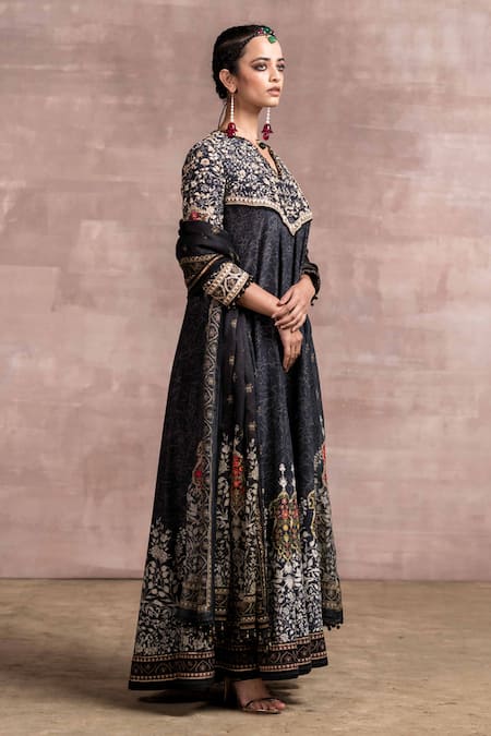 Tarun Tahiliani_Black Kurta Chanderi Churidar Stretch Net Dupatta Satin Kalidar Set_Online_at_Aza_Fashions