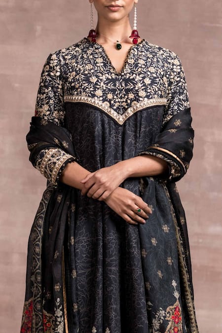 Buy_Tarun Tahiliani_Black Kurta Chanderi Churidar Stretch Net Dupatta Satin Kalidar Set_Online_at_Aza_Fashions
