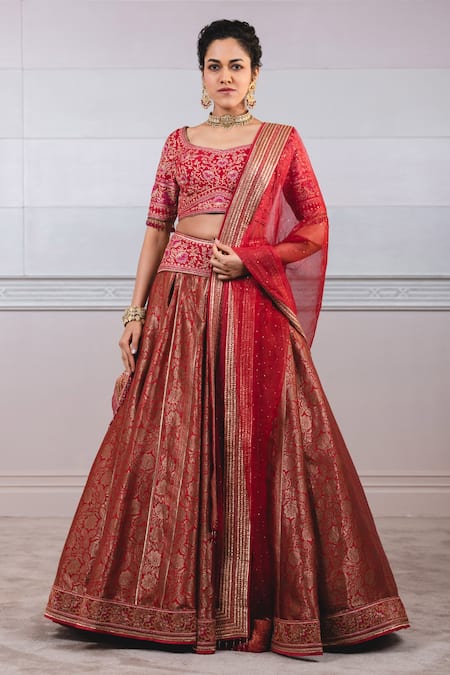 Tarun Tahiliani Red Brocade Scoop Neck Embroidered Bridal Lehenga Set 