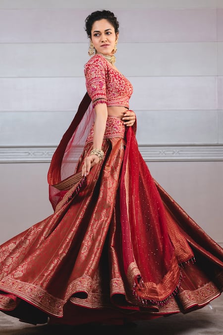 Tarun Tahiliani_Red Brocade Scoop Neck Embroidered Bridal Lehenga Set_Online_at_Aza_Fashions