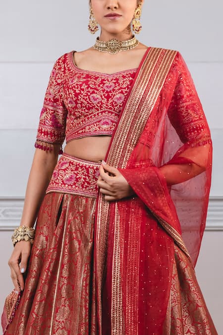 Shop_Tarun Tahiliani_Red Brocade Scoop Neck Embroidered Bridal Lehenga Set_Online_at_Aza_Fashions