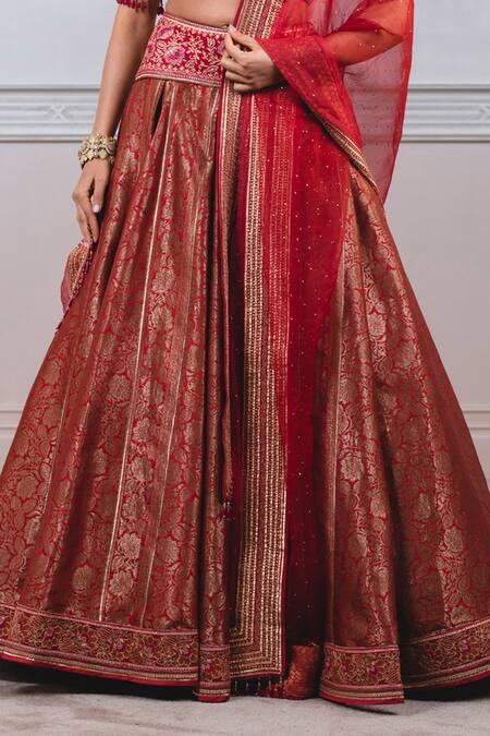 Tarun Tahiliani_Red Brocade Scoop Neck Embroidered Bridal Lehenga Set_at_Aza_Fashions