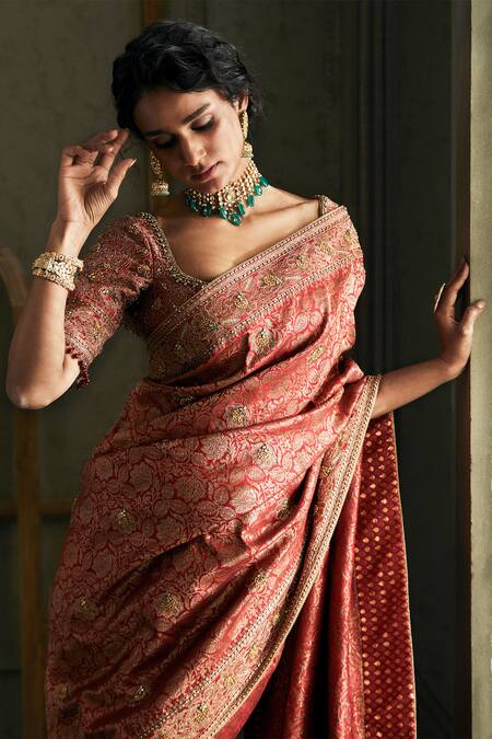 Shop Tarun Tahiliani Red Brocade V Neck Kundan Saree With Blouse at Aza Fashions Shop_Tarun Tahiliani_Red Brocade V Neck Kundan Saree With Blouse_at_Aza_Fashions
