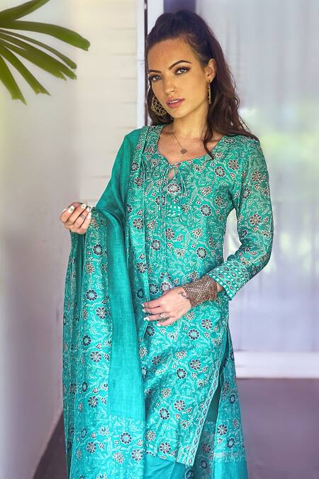 Shop_Shrutkirti_Green Chanderi Printed Floral Tie Straight Short Kurta Set _Online_at_Aza_Fashions