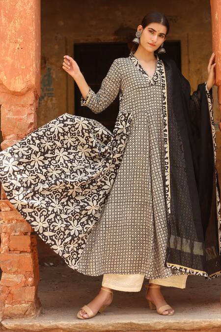 Buy_Gulabo Jaipur_Black , Doriya V Neck Printed Anarkali Set_Online_at_Aza_Fashions