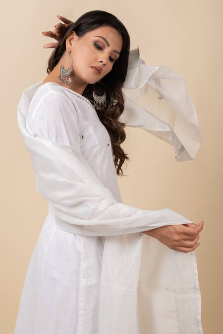 Buy_Kalakaari By Sagarika_White Dupatta Chanderi, Kurta And Pant Cotton Mirror Work V Neck Set _Online_at_Aza_Fashions