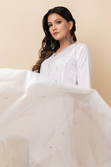 Shop_Kalakaari By Sagarika_White Dupatta Chanderi, Kurta And Pant Cotton Mirror Work V Neck Set _Online_at_Aza_Fashions