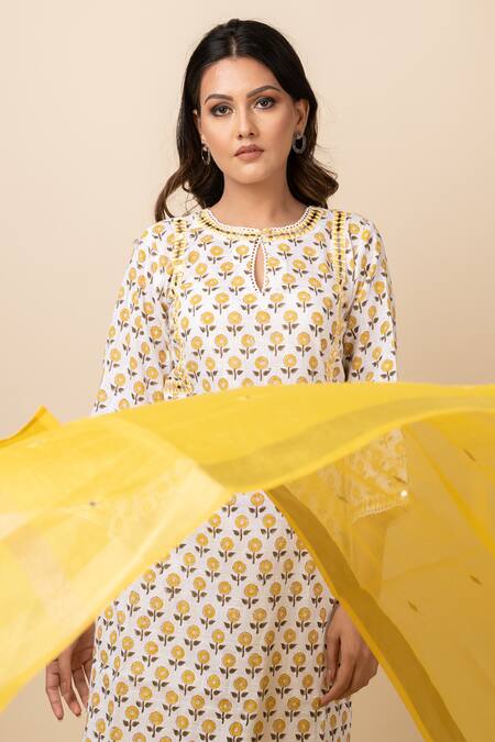 Buy Kalakaari By Sagarika Yellow Dupatta Chanderi, Kurta And Pant Cotton Floral, Striped Printed Set Online at Aza Fashions Buy_Kalakaari By Sagarika_Yellow Dupatta Chanderi, Kurta And Pant Cotton Floral, Striped Printed Set _Online_at_Aza_Fashions