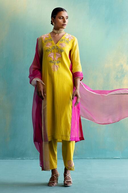 Shivani Bhargava_Yellow Handloom Chanderi Aari, Bead V Neck Colorblock Kurta _Online_at_Aza_Fashions